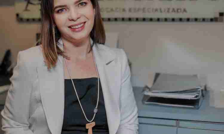 Advogada Helena Carvalho assume como membro da Comissão de Compliance da OAB durante o Summit Gestão para Jovem Advocacia